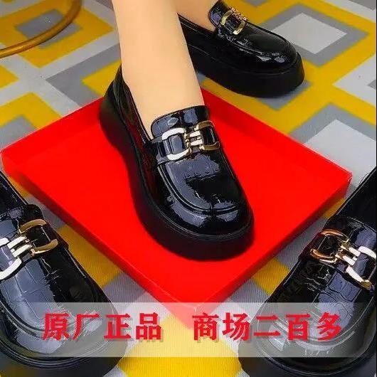 Giày da mềm đế dày hợp thời trang