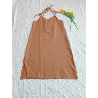 Đầm 2 dây chéo xẻ tà