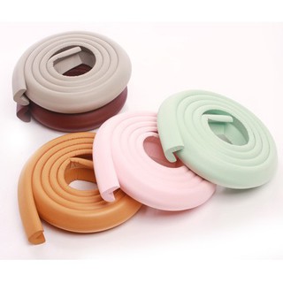 Cuộn dây xốp bọc cạnh bàn và bịt góc bàn giữ an toàn cho bé