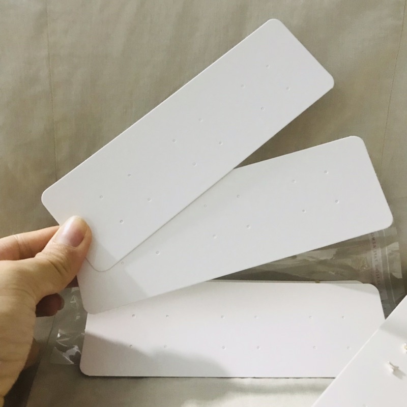 100 bìa treo khuyên trơn ( không chữ), thẻ treo bông tai, Earring hang tags, giấy dày, kích thước 5x15cm