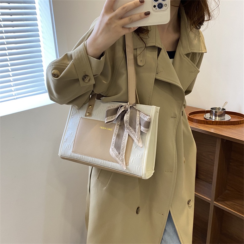 Túi Xách Nữ Đính Đinh Tán Thời Trang Hàn Quốc