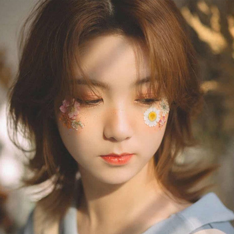 Miếng Dán Trang Trí Hình Cánh Hoa Cho Cô Dâu