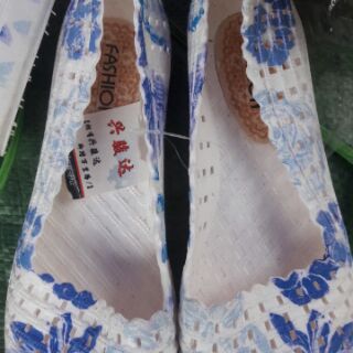 Giày nhựa mềm