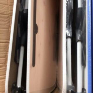 Bàn học có khe để điện thoại iPhone iPad