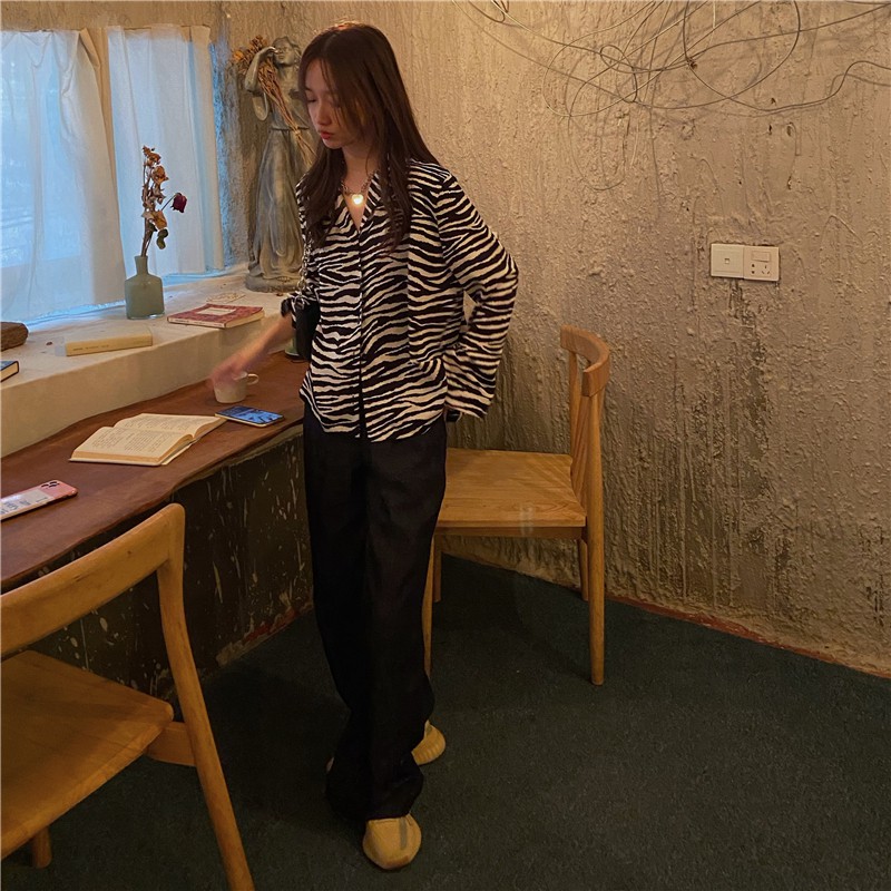 Áo tay dài cổ Âu họa tiết ngựa vằn cho nữ | BigBuy360 - bigbuy360.vn