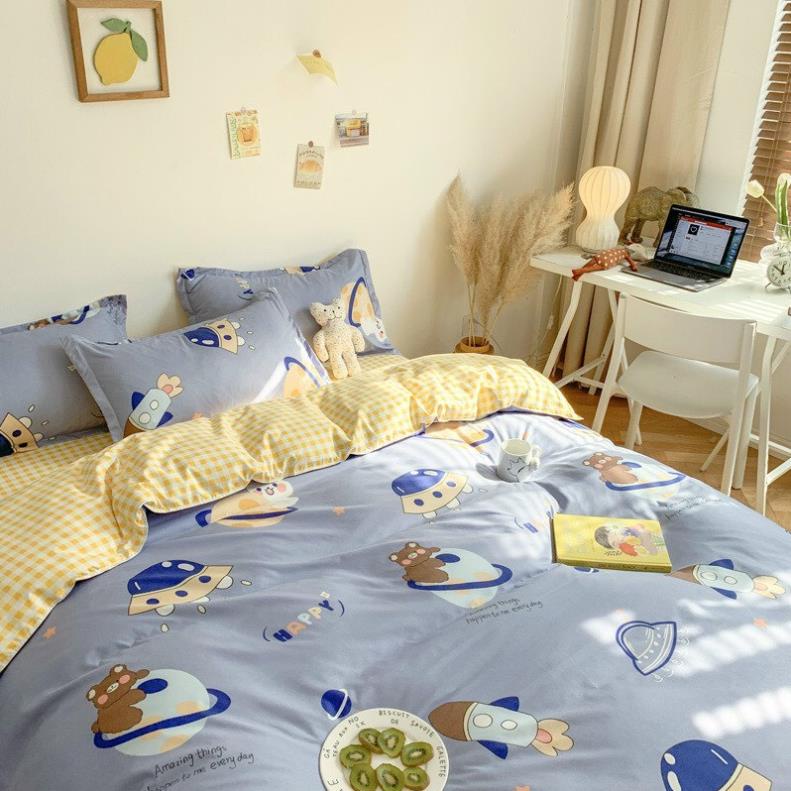 Trọn Bộ 4 Món Chăn Ga Gối Mền Cotton Poly. Thương Hiệu Evily Mẫu GẤU VŨ TRỤ XANH.EvilysDecor