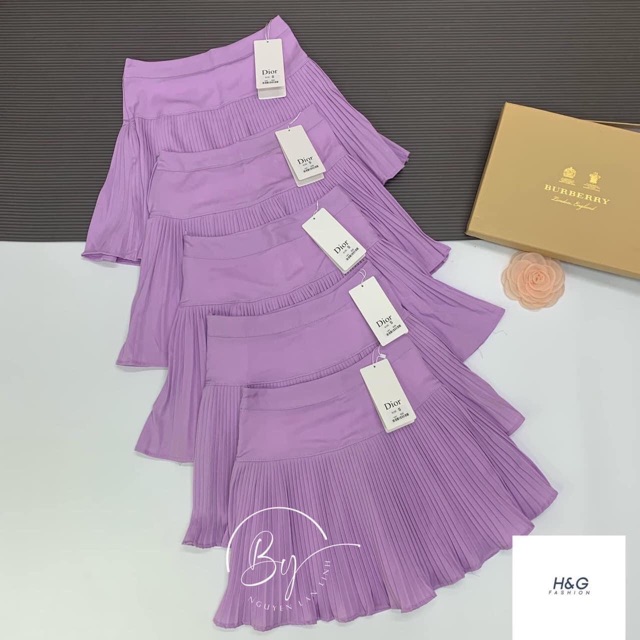 Chân váy xếp ly ngắn cạp khoá hót treen | BigBuy360 - bigbuy360.vn