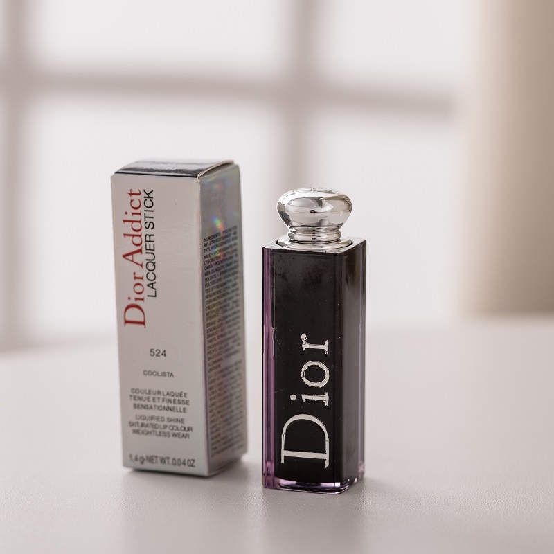 Son môi dưỡng ẩm màu đỏ lá phong 740 1.4g