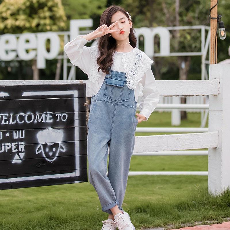 Set yếm Jean cho bé gái kèm Áo sơ mi trắng cổ bèo hàn quốc Beeshop D22001
