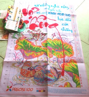Tranh thêu chữ thập.