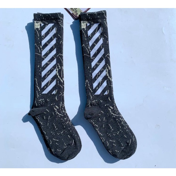 Vớ OFF WHITE siêu cao cổ phong cách thể thao, trẻ trung, năng động.