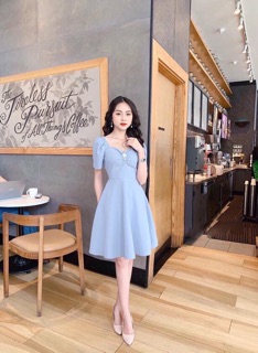 Đầm xoè cổ vuông tim thiết kế