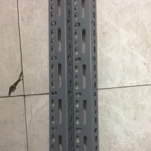 Sắt V lỗ đa năng ( V3x5 dài 2m05 )