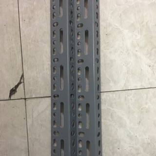 Sắt V lỗ đa năng ( V3x5 dài 2m05 )