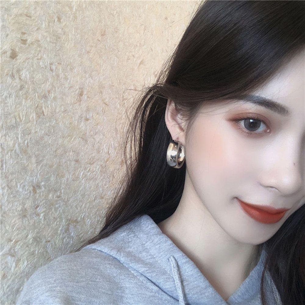 Khuyên Tai Hình Tròn Lớn Phong Cách Hiphop Tối Giản