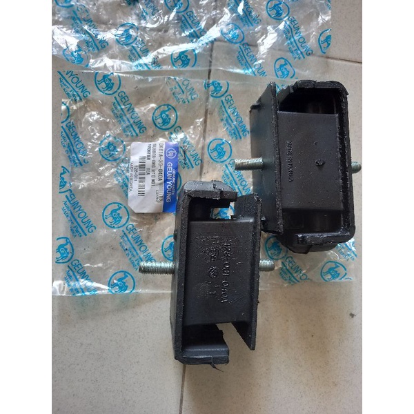 Cao su chân máy xe tải kia k3000/k165