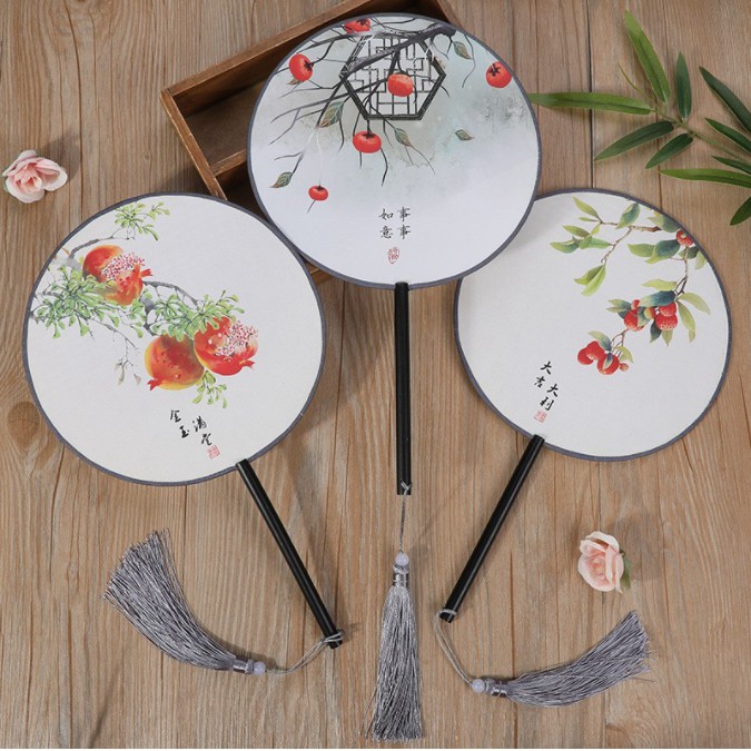 Quạt tròn cổ trang phong cách cá tính