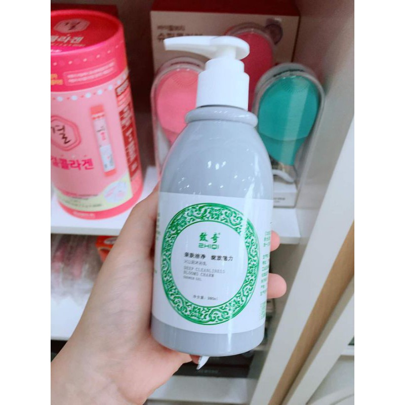 Sữa tắm ủ trắng bùn non tro núi lửa Bloom Charms 260ML