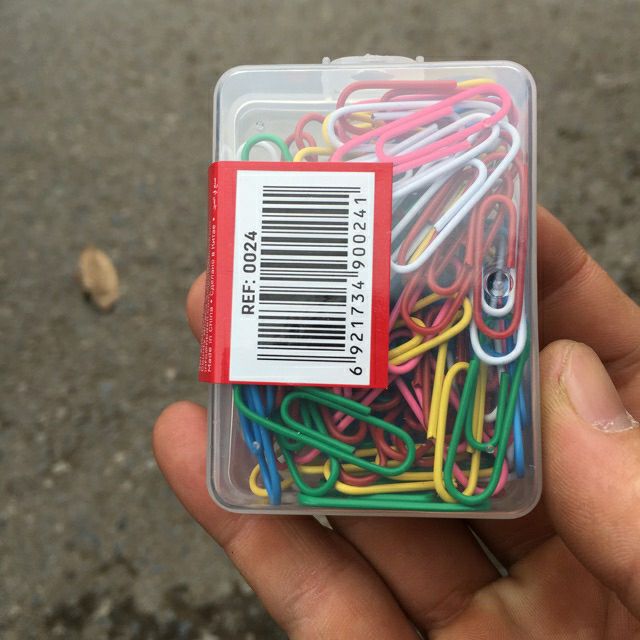 Hộp ghim cài màu DELI 100sps/ hộp