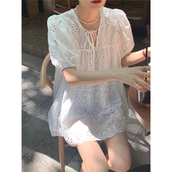 Áo sơ mi ren trắng dáng babydoll