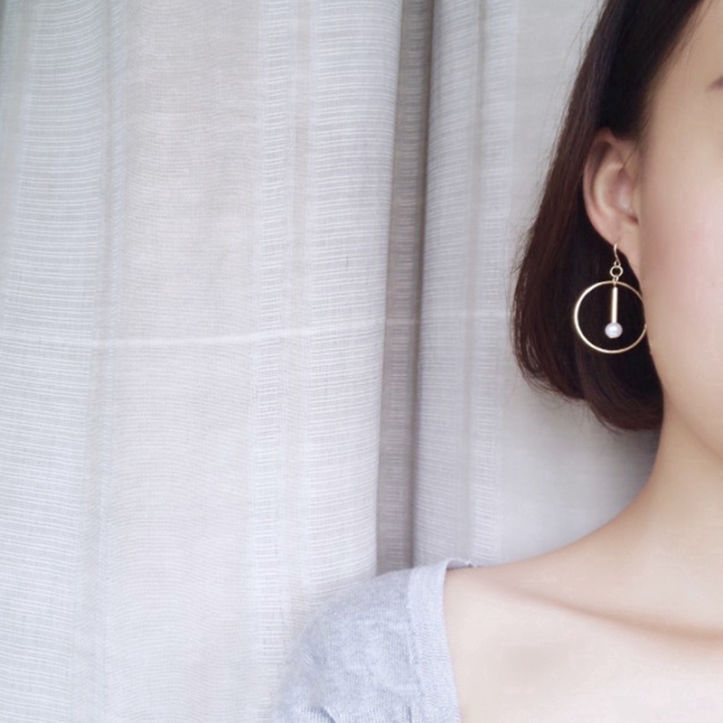 Bông tai đung đưa hình tròn đính ngọc trai thời trang Hàn Quốc