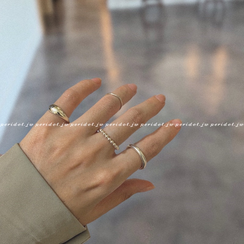 Nhẫn bạc thiết kế. Có sẵn một số size