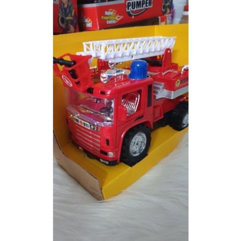 Đồ chơi xe cứu hỏa dùng pin mô phỏng xe cứu hỏa thật