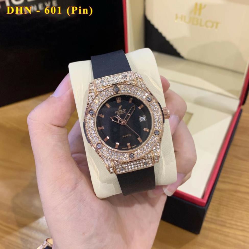 Đồng hồ nữ Hublot HB-34mm mặt tròn đính viền đá dây cao su thơm vani cao cấp DHN601 | BigBuy360 - bigbuy360.vn