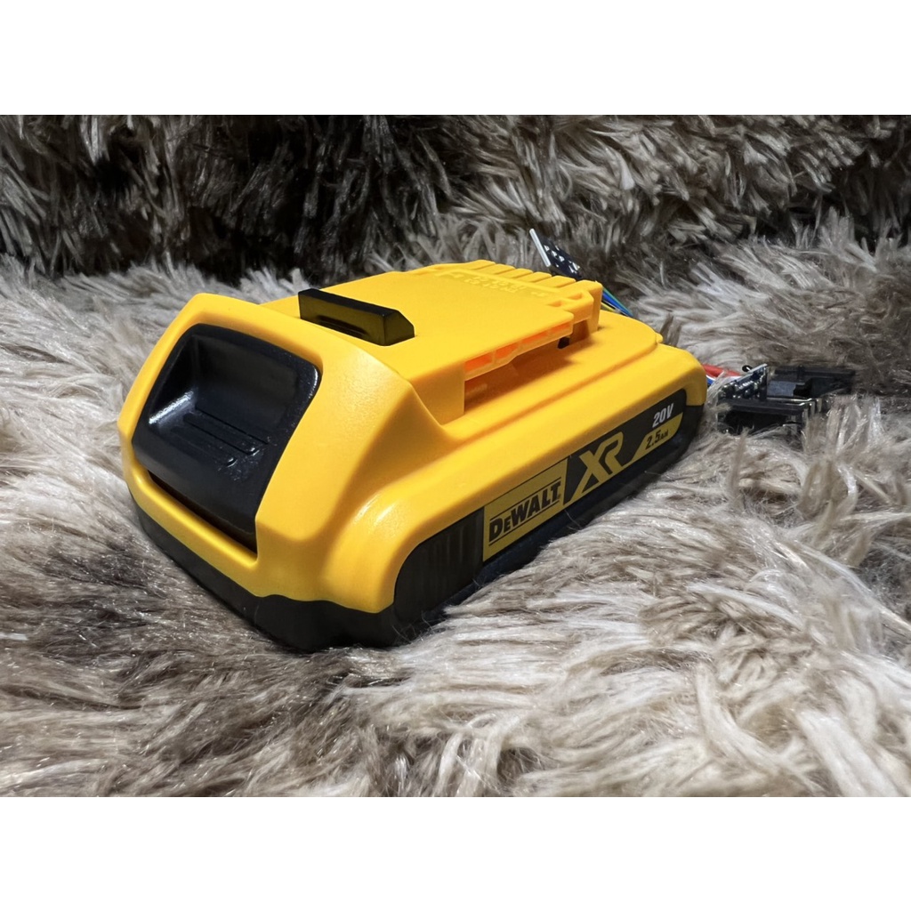 Vỏ mạch pin Dewalt 18V Li-ion full tem, 1 hàng cell, có Led báo, nhận sạc zin. BN.