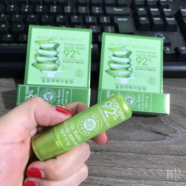 Son dưỡng nha đam có hộp mềm mịn môi K404