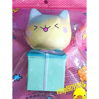 SQUISHY MÈO ÔM HỘP QUÀ XANH