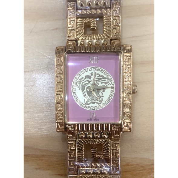 Đồng hồ nữ,hàng thời trang VERSACE.Mới 98%,còn SEAL.Size 26*30.Dây khoá zin.Máy Singapore