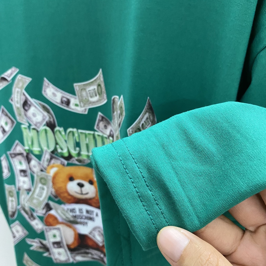 Áo thun tay lỡ MOSCHINO XANH LÁ ĐẬM TO KKIMSHOP , Áo thun unisex nam nữ form rộng oversize chất liệu Cotton Thái