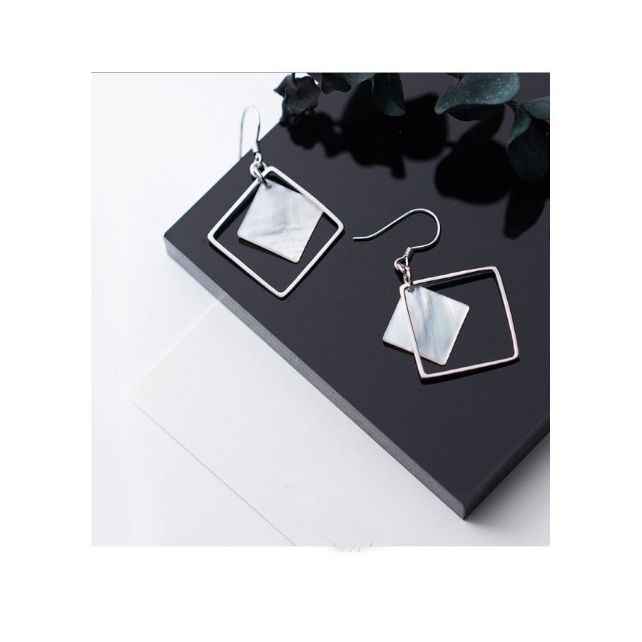 Bông tai hình vuông phối vỏ ốc dễ thương BT113