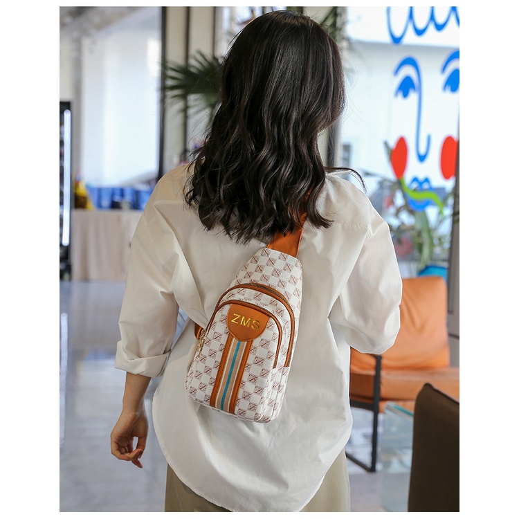 Túi Đeo Chéo Ngực Chất Liệu Da Mềm Phong Cách Hàn Quốc Cá Tính Cho Nữ