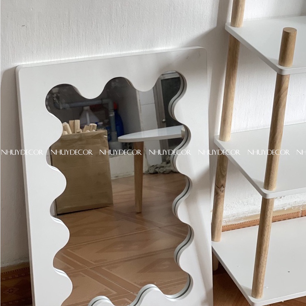 Gương lượn sóng Ngọc Trinh để bàn trang điểm kích thước 60x40, gương trang trí phòng, spa, shophouse cực kì sang trọng