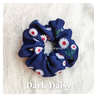 Dây Buộc Tóc Scrunchies Xanh Than Họa Tiết Hoa Cúc Dark Daisy