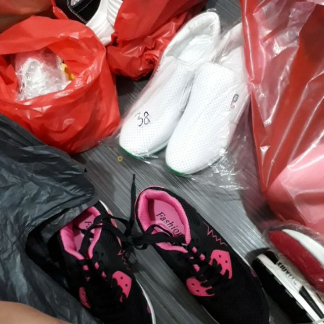 Giày dép lộn xộn