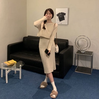 Bộ áo tay dài và chân váy dài màu trơn đơn giản cho nữ