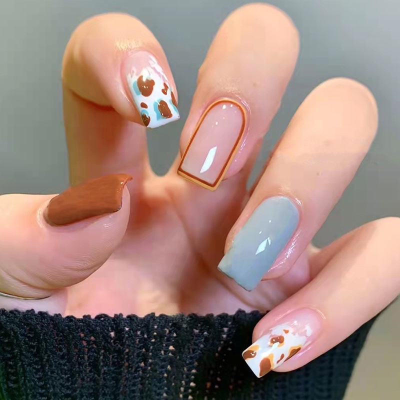 Bộ 24 Móng Tay Giả Ngắn Màu Gradient Sáng Bóng Chống Thấm Nước Thiết Kế Dễ Thương Có Keo Dán