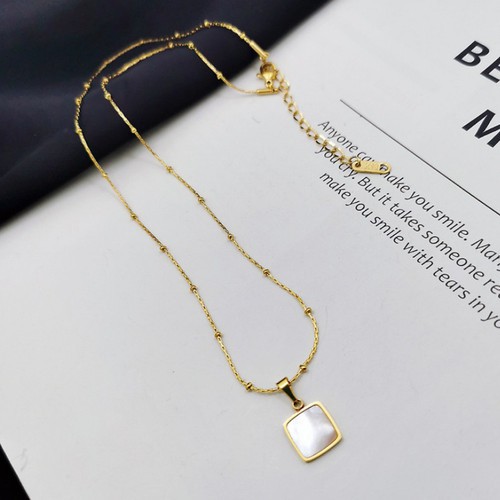 Dây Chuyền Mặt Vuông Đính Xà Cừ Titan Ko Đen TT 3516