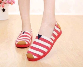 Giày lười slip on kẻ