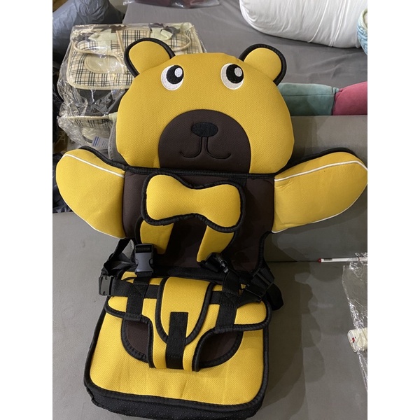 Đai ngồi ô tô kèm mút nâng cao tầm nhìn cho bé yêu 🥰