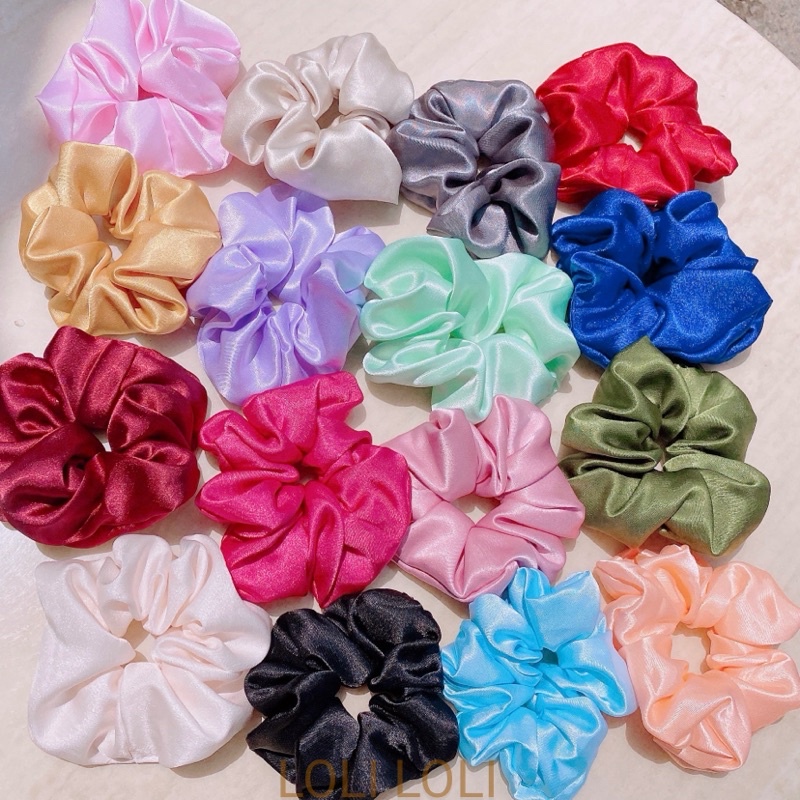 scrunchies cột tóc phi bóng màu ngẫu nhiên.