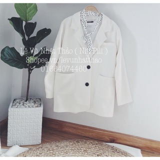 Blazer trắng 2 túi thiết kế .