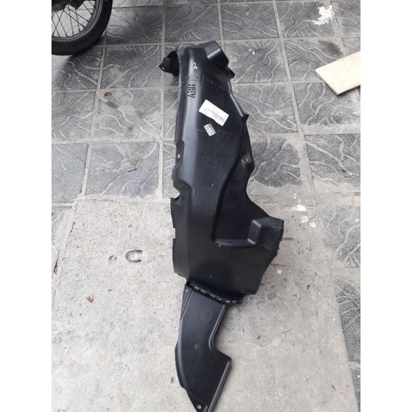 Chắn bùn lòng dè trước Hyundai Avante 2011