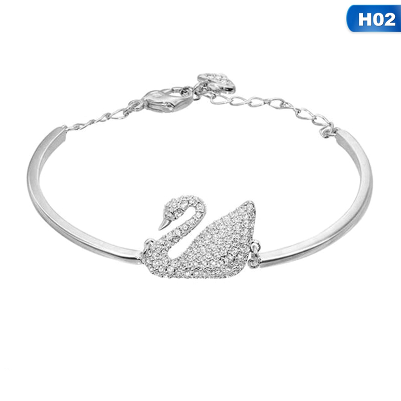 Vòng tay mạ bạc có mặt hình thiên nga đính đá zircon sang trọng