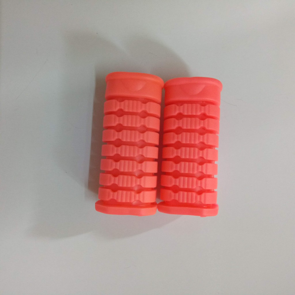 CẶP GÁC CHÂN TRƯỚC CAO SU MÀU CHO DREAM ,WAVE ,CUB