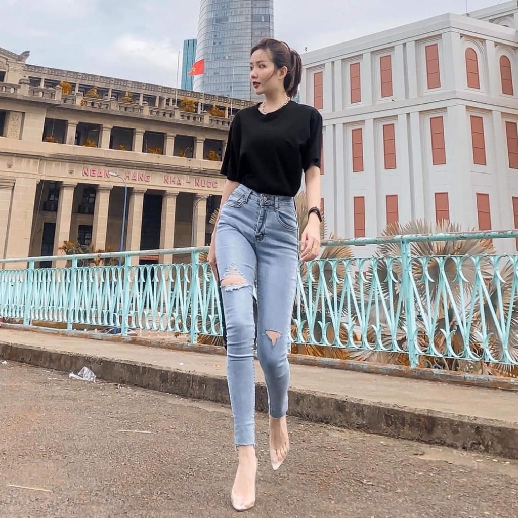 Áo Thun Tay Ngắn Cổ Tròn Rộng _ Dáng Rộng Freesize 65kg _ Chất Cotton Mát