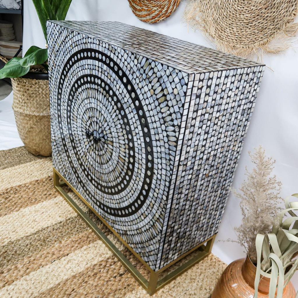 Tủ Trang Trí Khảm Trai Màu Đen